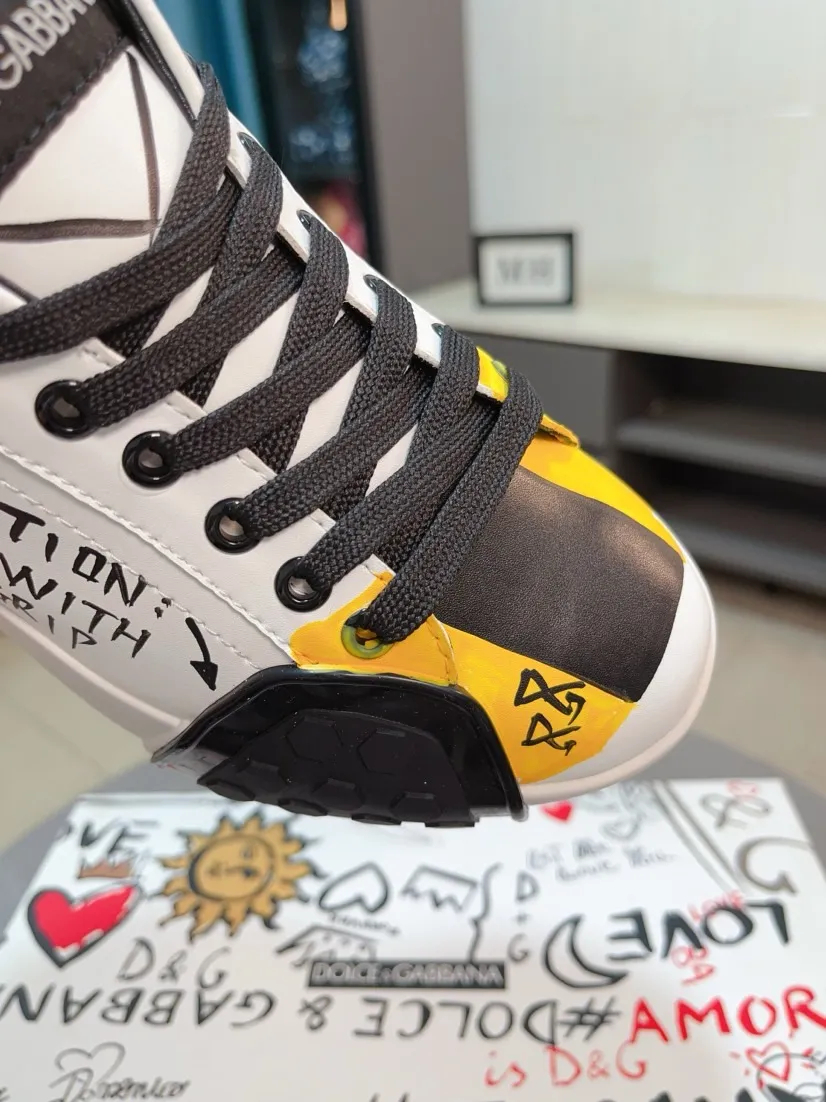 Men's shoes 💰480🌹🌹"Dolce & Gabbana DG" original imported first-layer cowhide ➕ sheepskin lining, light on the foot, comfortable, versatile, original special outsole 🔥favored by trendy men, welcome to compare quality 🔥exquisite luxury, super A level! Compared with the genuine product at the counter, the version is no worse at all! Code number 36-46
